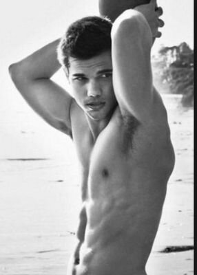de apellido Abercrombie°18°ex-Gryffindor°animago:lobo°no se nada de mi familia°atrevido,valiente,divertido a mi manera°Aila eres mi vida° #PerrinosRol