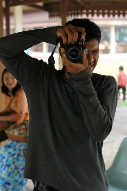 Be your self.no body perfect..n you..harapp.