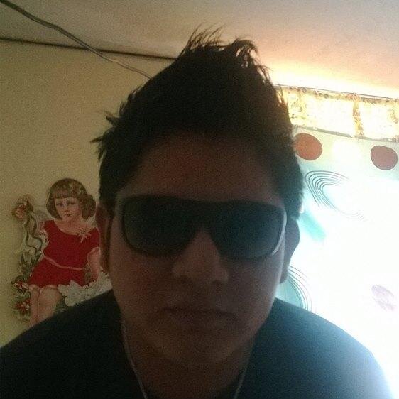 soy de chiclayo pero vivo en trujillo me llamo ronald jeanfranco puicon palacios tengo 21 años soy divertido me gusta divertirme y salir kon miz amigos ......!!