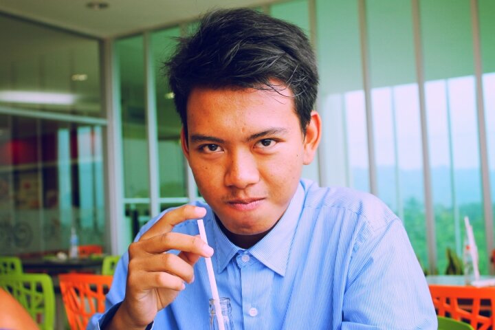 HADAPI DUNIA meskipun selalu BERDIRI TERINJAK dan TENTUKAN HARI BAIK ,DIBALIK HARI ESOK :') keep woles ..stay calm..and... keep fuckin \m/
