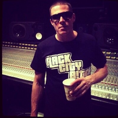 HipHop/EDM Producers Moving That Dope Click link for Free Drugs *New Account*