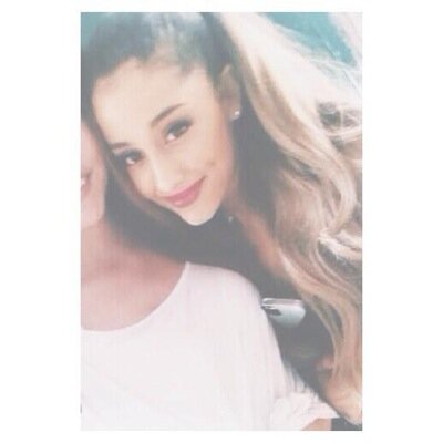 hii babe :) follow @ihonordemetria if u want, fav the tweet in my bio if you like the pic, ilysm and ur beautiful! thank you! :)