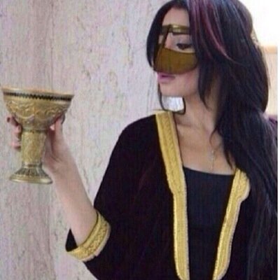 ` #. البعِضُ يتحَدثَ ليرتآحَ ؛ والبعضُ يصِمُتَ ليعَيشَ .. •• •• 

جامعيه بالحقوق

المفضله راقت لي