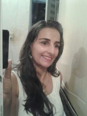Sou mãe,amo minha família. Deus pra mim vem em 1° lugar .