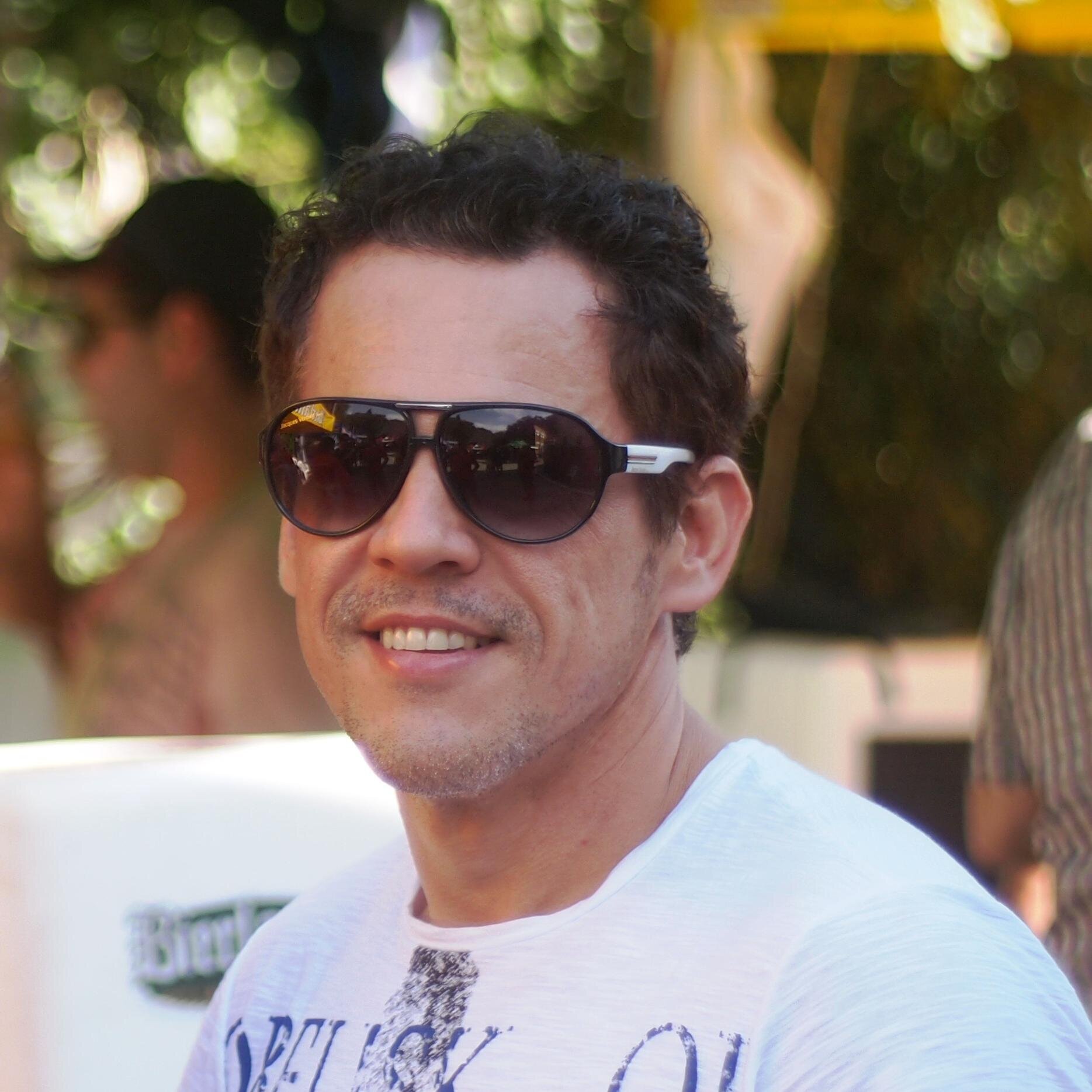 Juli_snts's profile picture. “Quantos sonhos já destruí  e deixei escapar das mãos, se o futuro assim permitir, não pretendo viver em vão.”