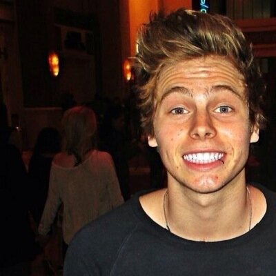 coffzzzzluke's profile picture. 