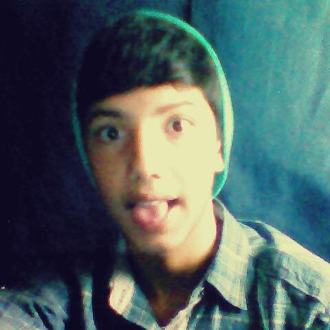 Bueno yo soy una persona super sociable y siempre en todas!! Todos y Todas me conocen por mi loca forma de pensar.