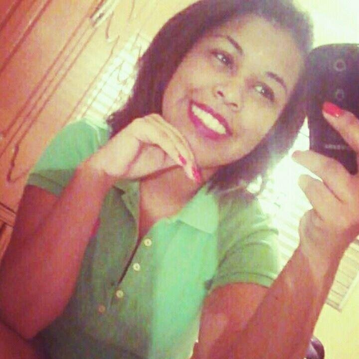 Não é que a vida esteja assim tão boa, mas o sorriso ajuda a melhorar. 17 anos, Sagitáriana, Santista!  Whatsapp : +55 11 9 57975983 http://t.co/EvCBIaSIkq