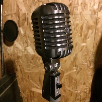 Sound Technician, DJ and on rare occasions bass and guitar and guitar player. Based out of Peterborough.