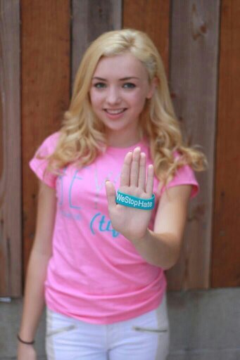 Hey! Its Peyton, i play Emma on Jessie and Holly on Diary Of A Wimpy Kid! East Coast girl living on the West Coast! (Not Pey she's @PeytonList)