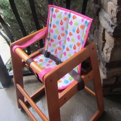 Buddy2Go is a portable seating device for babies 6 month old and up. Provides back support and antislip surface on restaurant high chairs and shopping carts.