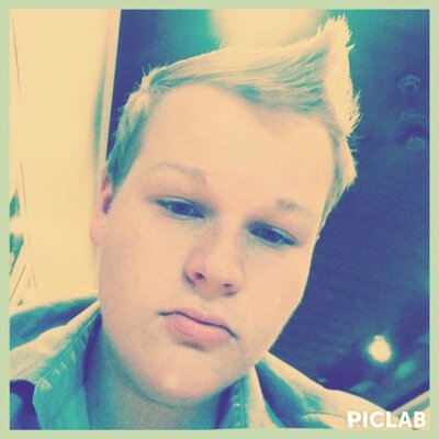Follow me on Instagram @thomas_komar 
I ❤️Ariana Grande! NDWH class of '17! Follow me