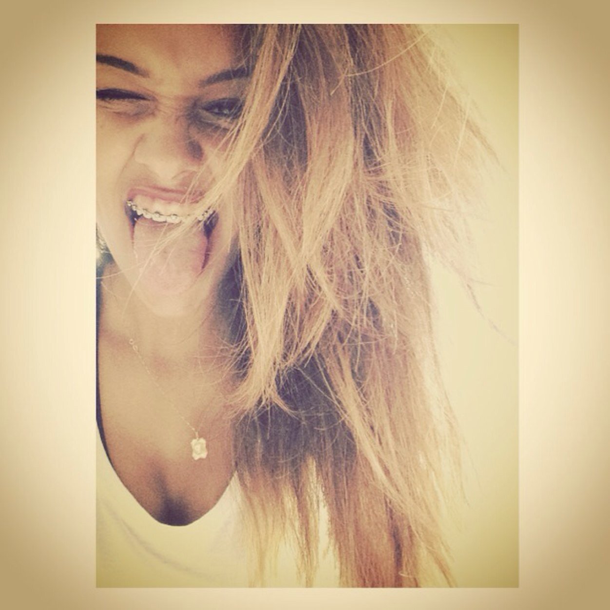 One love just Dance / IG : camidhb / food addict Just as much As Laugh and hapiness addict !