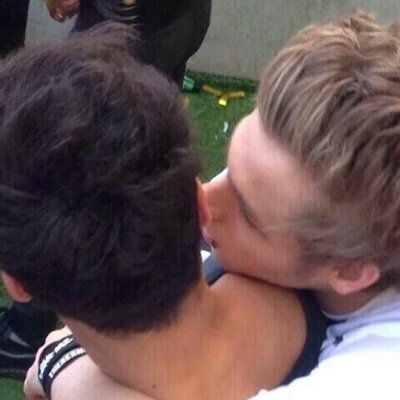 Free follow from @ACDCLlFFORD :-)