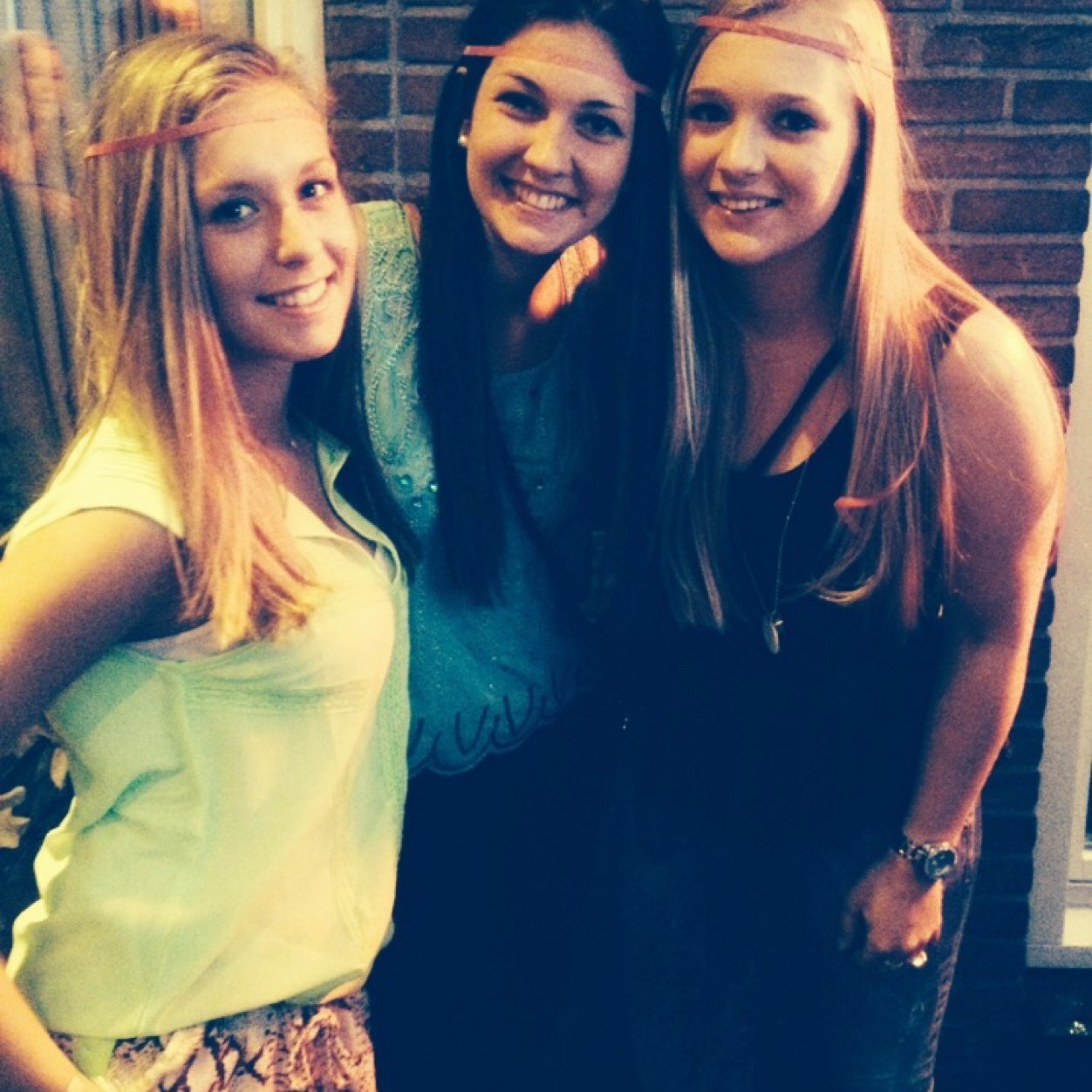 x_Maggy's profile picture. • Love the people who can make you laugh when you don't even want to smile.