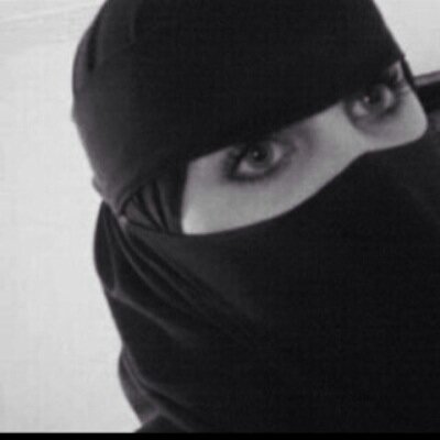 اكــــبر حـــدود الشـــــوق فــي ضــمة ايــديـن وأكــبر حــــدود الحـــــلم فــــي عضــةة إبهــــام .ـ.ـ