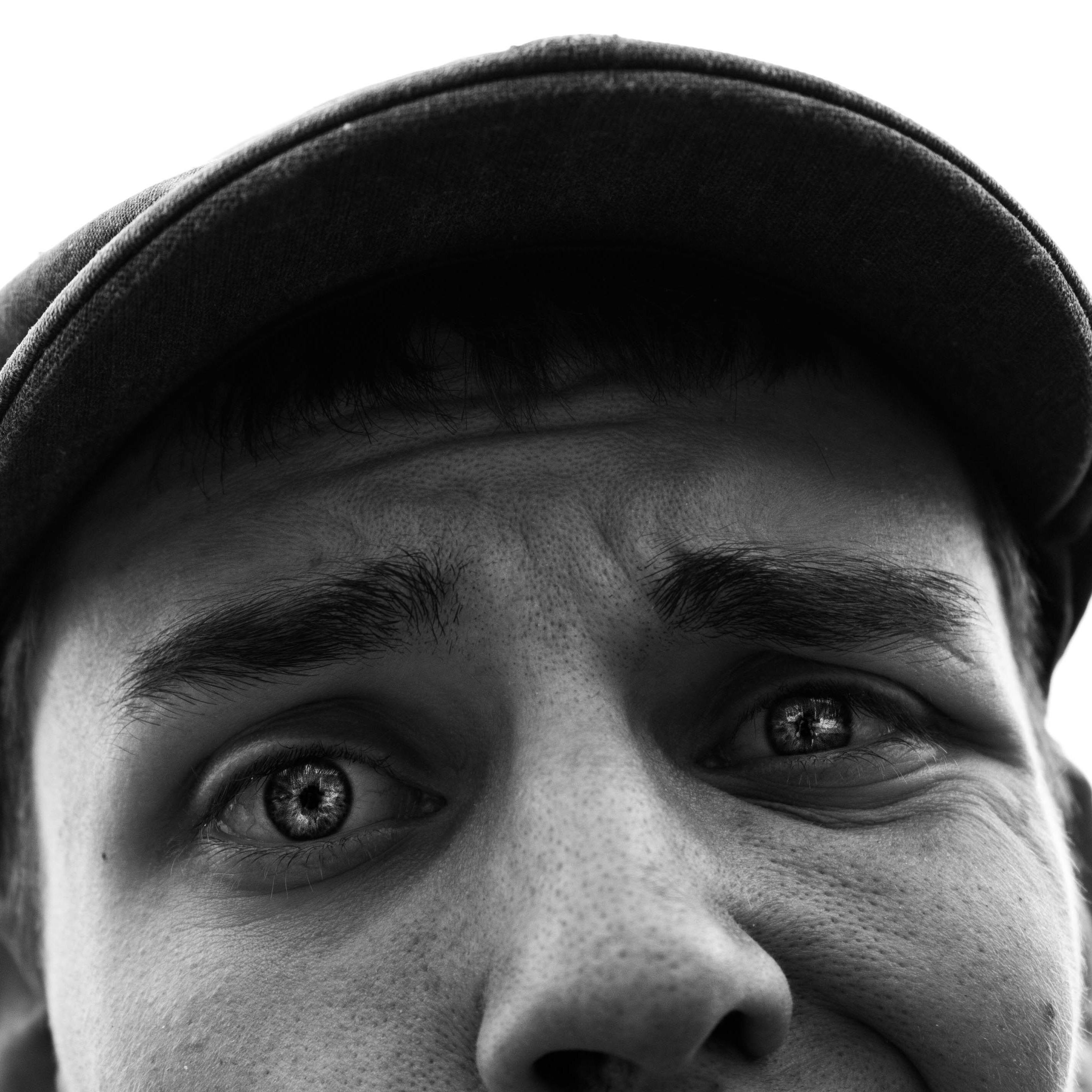 I'm a photographer and general internet lurker seeking a new way to connect with the communities I share interests with.