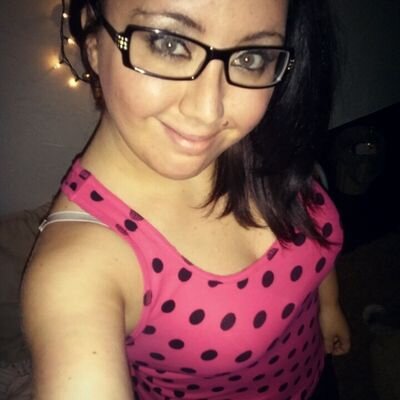30, happily married, angel mom, photography, book lover, flyers hater, animals, chocolate, girly stuff, did I mention I ♥ hockey? Go Pens!! #IMSCORE ➐➊