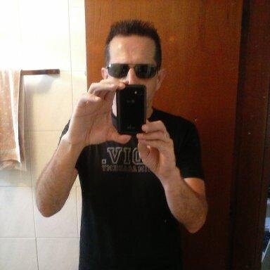 SOU FELIZ,LUTO PELOS MEUS OBJETIVO,NÁO ESPERO CAIR DO CÉU CORRO ATRÁS.VALORIZO MINHA FAMILIA,A PESSOA QUE AMO,AMIZADES VERDADEIRAS.