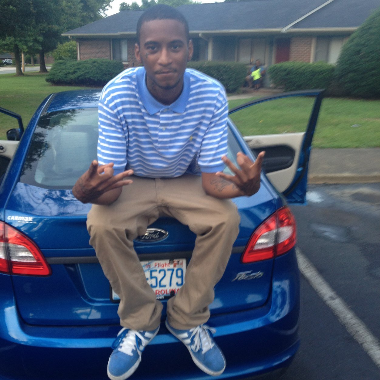 AINT GOTTA SAY TOO MUCH U EITHER FUCK WIT ME OR DONT EITHER WAY IMMA KEEP GETTIN MONEY FUCK NIGGA