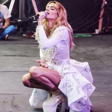 Tinistas❤️ pagina oficial: http://t.co/2CjIuW025F  FACEBOOK: https://t.co/VCG0Bp7CIY  #VIOLETTA;)