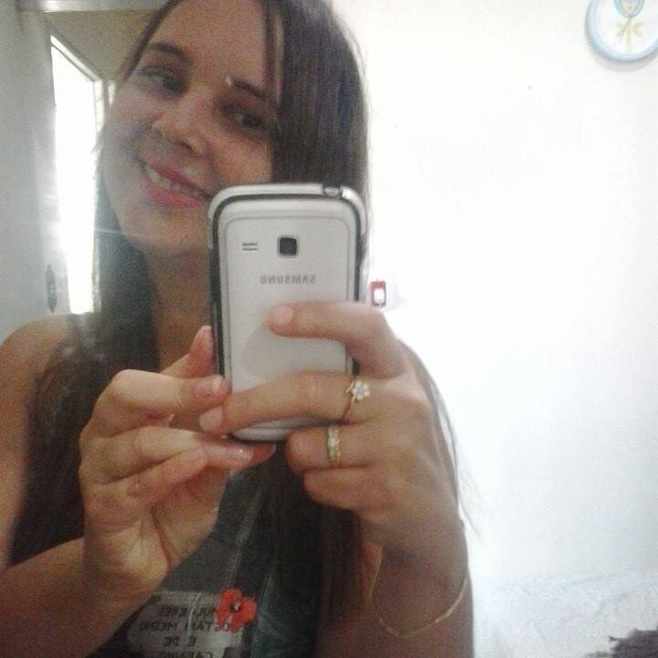 Forte e determinada,feliz e amo a vida!!!