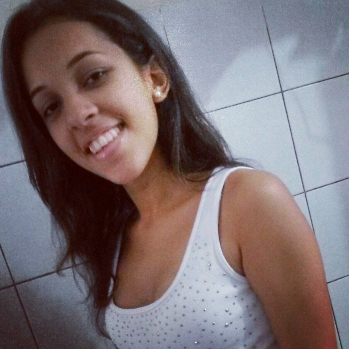 Me recuso a ser infeliz, as coisas vão dar certo, vai ter amor, vai ter fé, vai ter paz e se não tiver eu invento :)