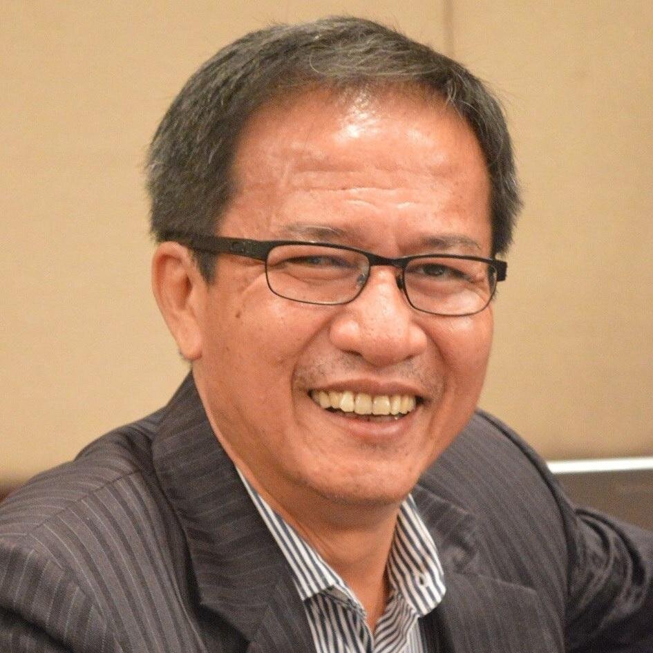 Dari Nias. Dulu aktif di GMKI. Sekjen Senior GMKI (10-12), Kerja di Yakkum. Pembina Yayasan Nitaru Nias dan L-Samaeri Nias. Email: nefos.daeli@yahoo.com;