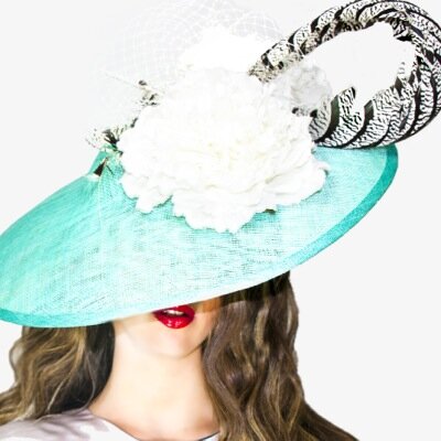 Tocados  y complementos para mujeres de carácter.   Los detalles que te harán única