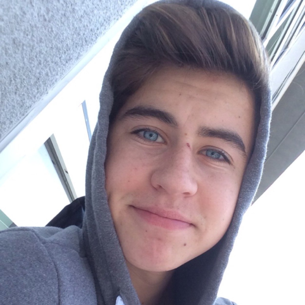 Please Go Follow @stunningcam or I Unfollow! Ik These Are Annoying So Thank You! ❤️