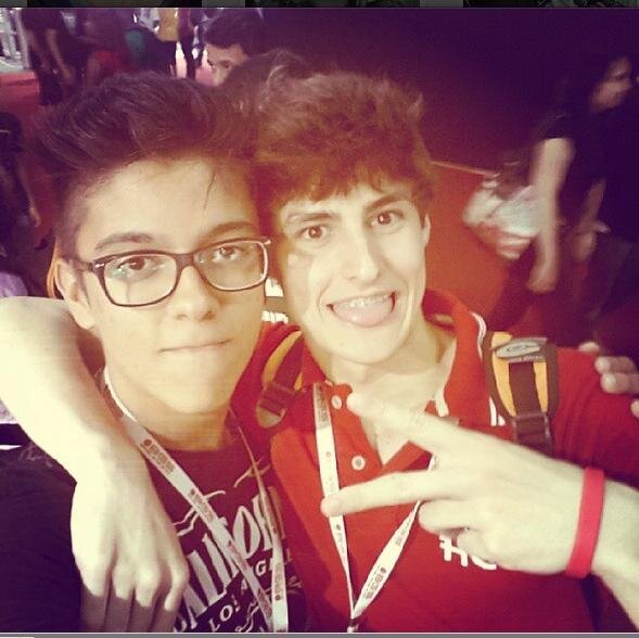 ~Fã clube de youtubers com o canal 
TazerCraft &' Rezendeevil
~Meta ser seguida pelo  @Rezende_evil , @TazerCraft &' @MikeLink1
~0.1s
~:)