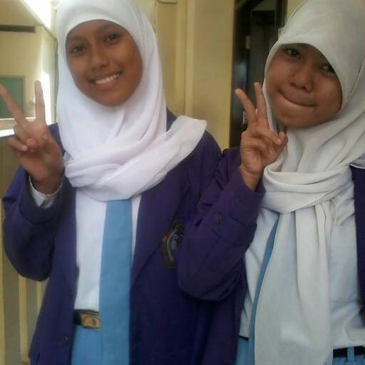 Alay Gpp :) , Suka Ngambek :D , Gak Suka Kalo Dimarahin -_- . Hidup Itu Harus Saling Menghargai Satu Sama Lain :) ,Follow Me Follback Just Mention . #thanks