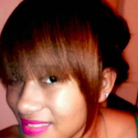 $olo Me Interza Mii #ViiDa , Mi FamilY & Miis #Friend @Madelyne @ManuelIsaias08  @ollemamix Ah Y DiMe ShikKi ♥ My Favory Singer Is #MileyCirus !!