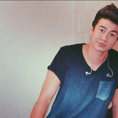Free follow from @stardustmichaeI :)