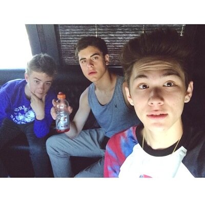 This is a free follow ! Follow @wilkswhitesider and she'll follow back. Rt the tweet in my bio and she'll gift you the Jacks new song & ask for a dm to Grant