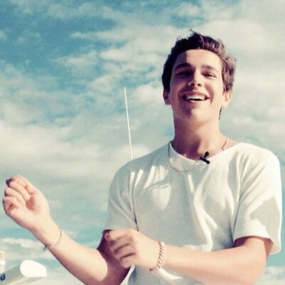 follow @austinhxrry & rt the link below and i will love you forever x