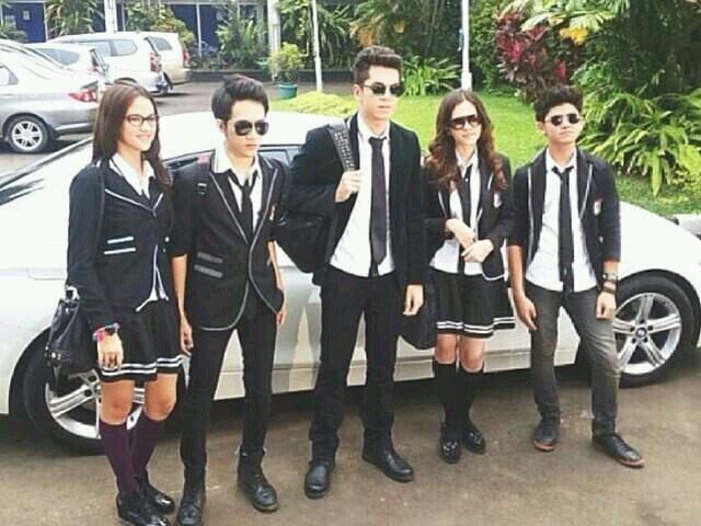 Twitter : @aliando26 / @mubarakqila