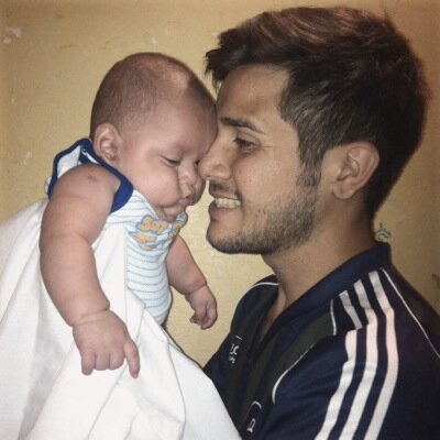 Papá | Futbolista | Ricardo Arjona | Chivas | Beckham | `Bofo´ |20años(25-Dic-1993) Instagram:Arbeloba93 | Snapchat:Arbeloba93 | WhatsApp:9991447502