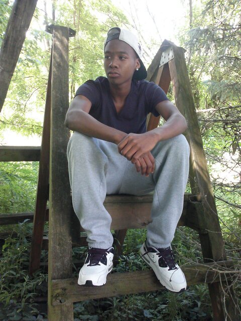 young breezy, call 585-282-4773 for bookings. 50 for a feature. ROC Boyz L.B.N. gettin money with my team.
