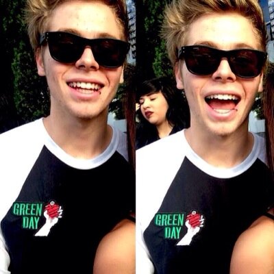 Follow @hightopscalum because she gave you this free follow xx
