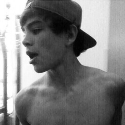 Call 9 1 freaking 1 cause hayes will never follow me. Um ok.