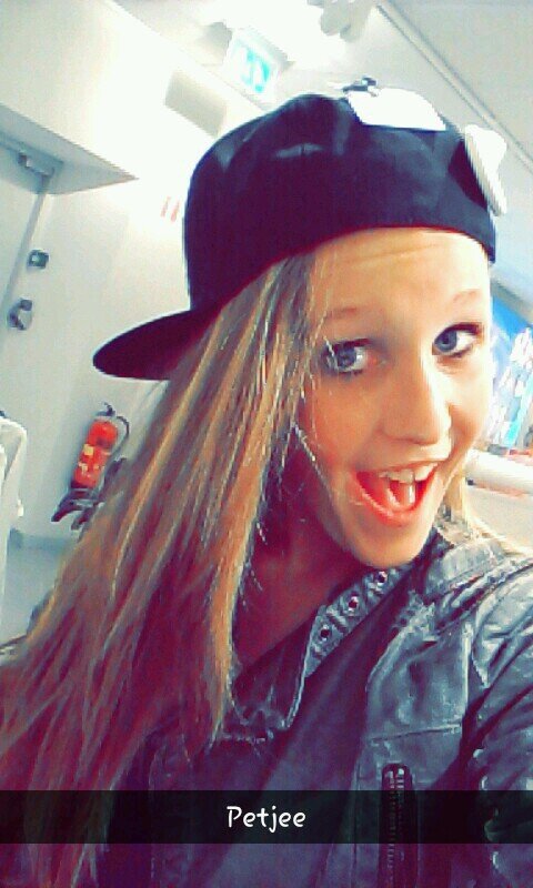 liefiiee ik wil je nooit meer kwijt,love youu soo much xxmarleen loveyouu lieffiee xo Carlijn