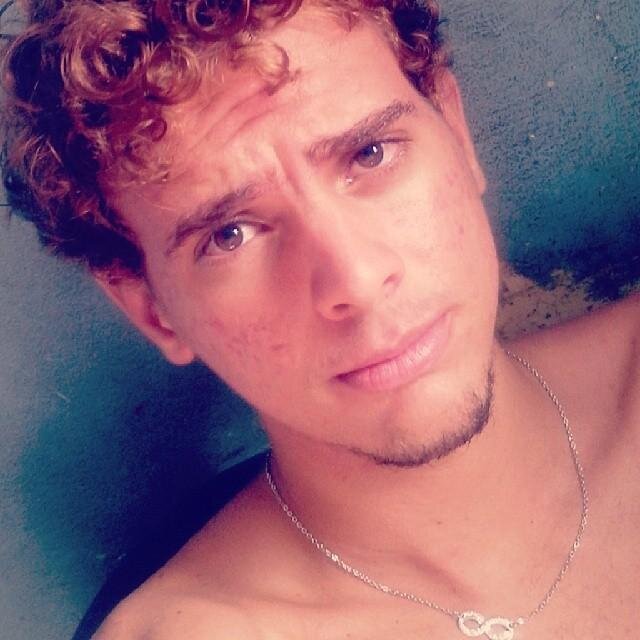 Deus sabe, sonhos são difíceis de seguir
Mas não deixe ninguém destruí-los
Continue, haverá o amanhã
Em tempo, você encontrará o caminho.