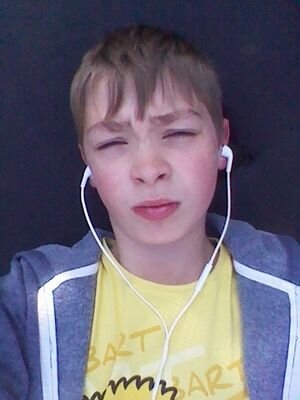 jbloomerlol's profile picture. Lives to party!!