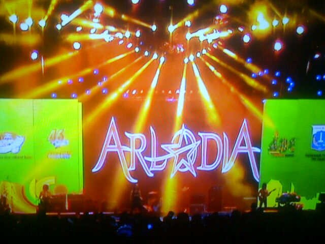 Vocal @nina_arlodia | Guitar  @fauzan_daeng | Drum @Arlodia_Brian | Email : arlodiaband@gmail.com