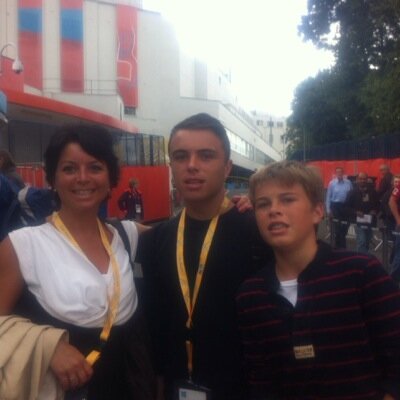 glover_russell's profile picture. Diagnosed with MND in Oct 2010 Retired 2011 Still having fun and getting to all parts of the globe we can - enjoying life! #CarpeDiem Darts Mad- Football Mad