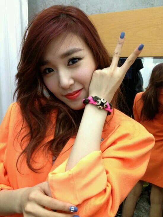 玄 Stephanie Hwang or Tiffany from SNSD
玄 Supporting Vocalist
玄 August 1th , 1989
玄 Just work hard! Laff♥