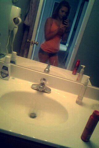 sexie_emo_girl1's profile picture. skateboard smoke weed an hang with friends when I have em