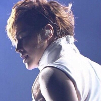 2012.09 東方神起 ' WHY? 'PV衣装、背中のモフモフ羽堕ちゆのぺんです🍓 どうぞ宜しくお願いします。