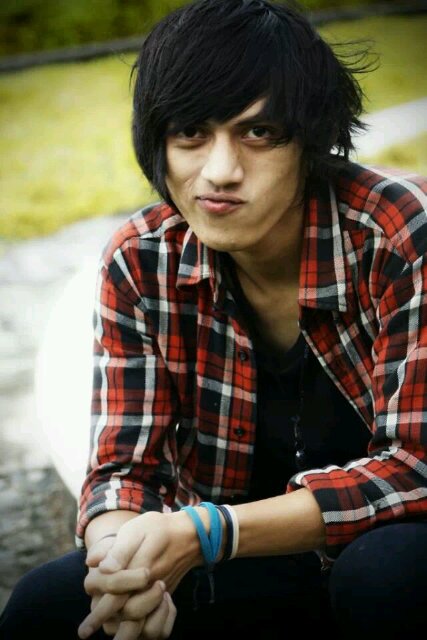 chandravernanda's profile picture. The ideal man doesn't smoke, doesn't drink, doesn't do drugs, doesn't swear, doesn't get angry, doesn't exist.  ♥@anhavernandaa ♥Aliah ♥Aqilah